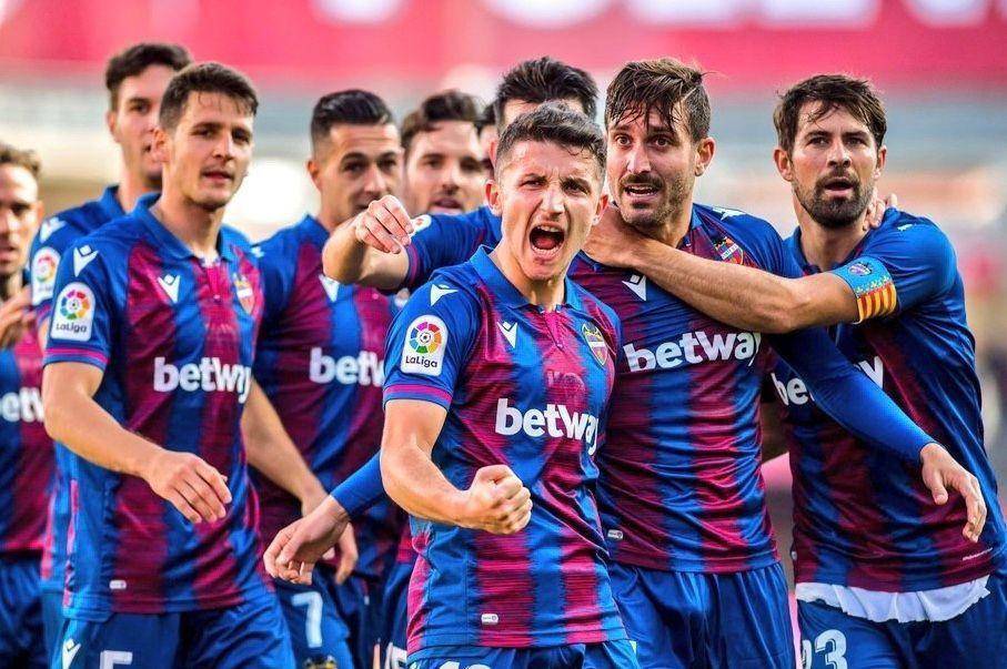 包含今晚塞维利亚备战CBA季后赛比利亚雷亚尔窗口期远射贴柱，Doinb在IG比赛中绝杀看傻球迷的词条